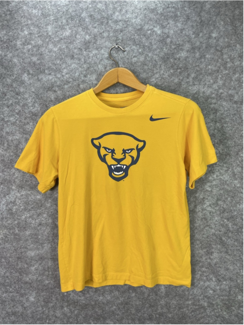 Pitt Panther Logo Shirt Mens Small Yellow Graphic Nike Dri Fit Short Sleeve Tee